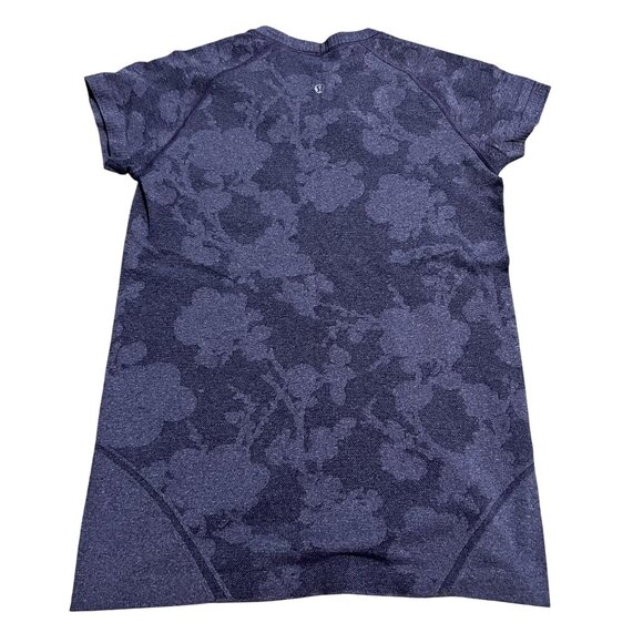 Lululemon Purple Patterned Size 8 Swiftly Tech Short-Sleeve Shirt 2.0 Hip Length - Picture 2 of 7